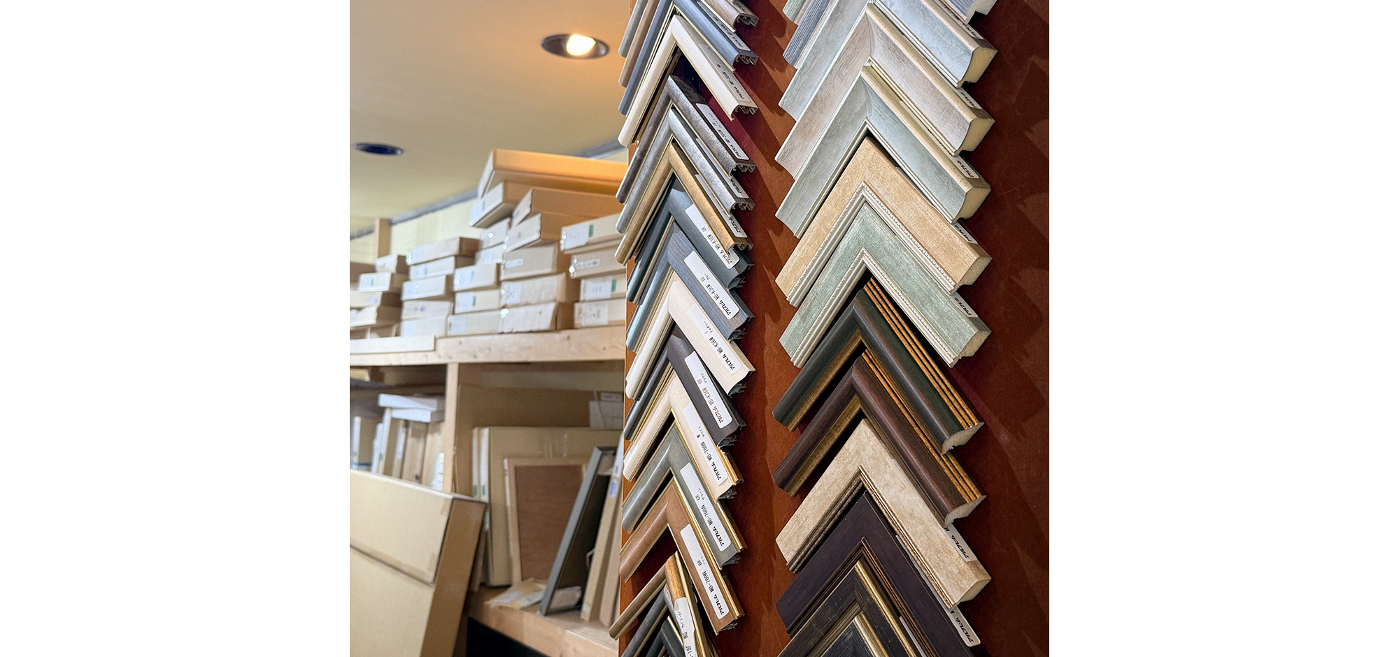 正直・まじめ ひと筋に半世紀以上 額縁の専門店。洋画材とともに、作品に品格を